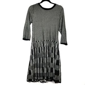 Vince Camuto long sleeve vintage patterned dress
